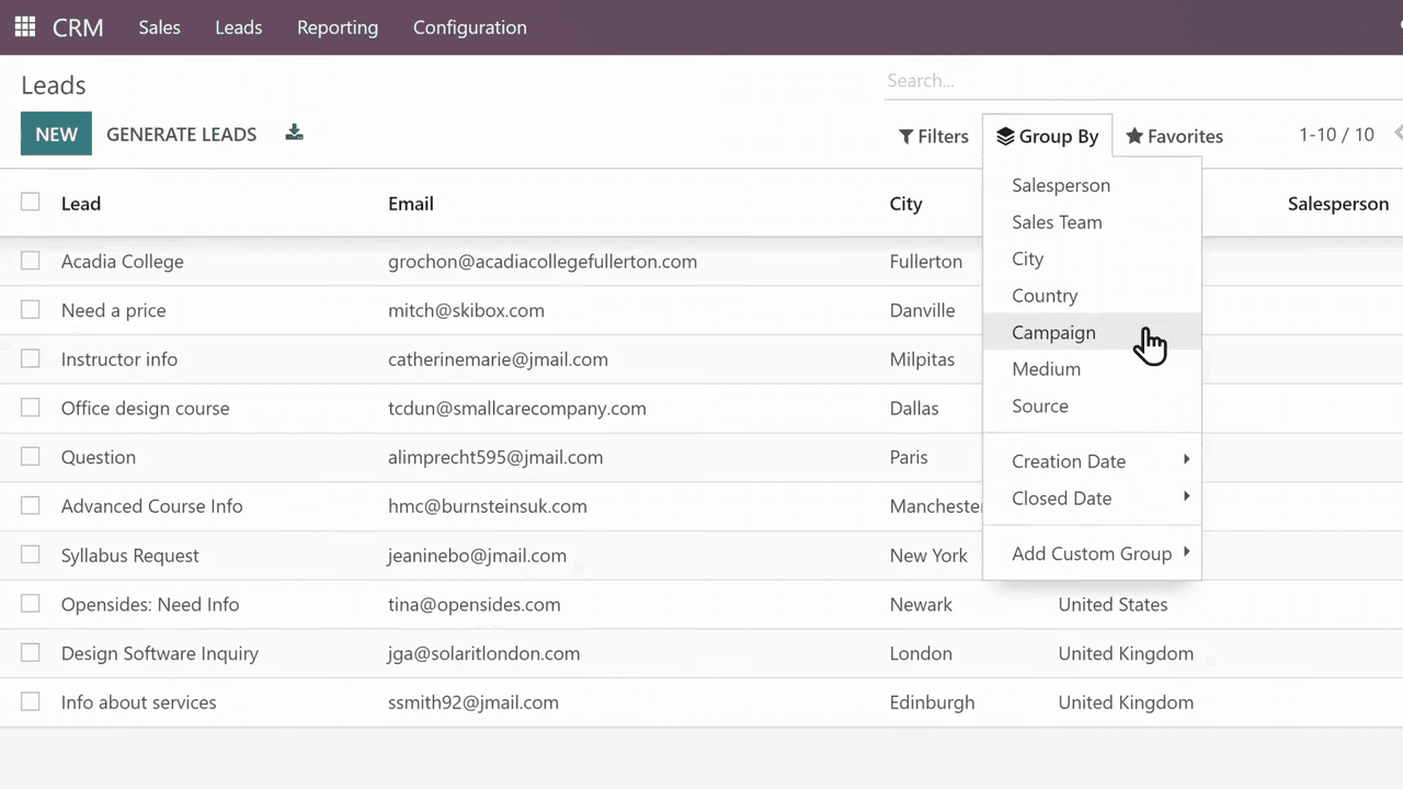 Odoo 應用程式整合概覽,顯示 CRM、會計和專案的連結